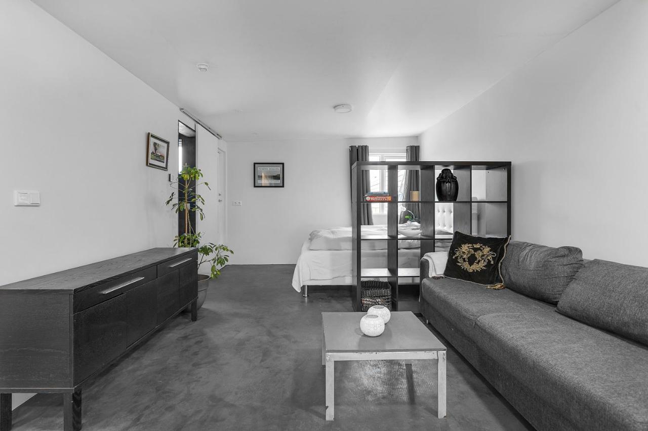Lovely Studio Apartment With Hot Tub Reykjavík Esterno foto
