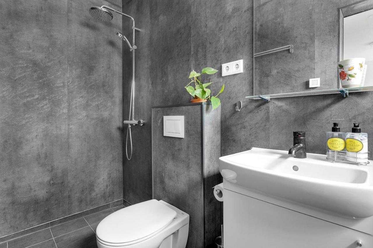 Lovely Studio Apartment With Hot Tub Reykjavík Esterno foto