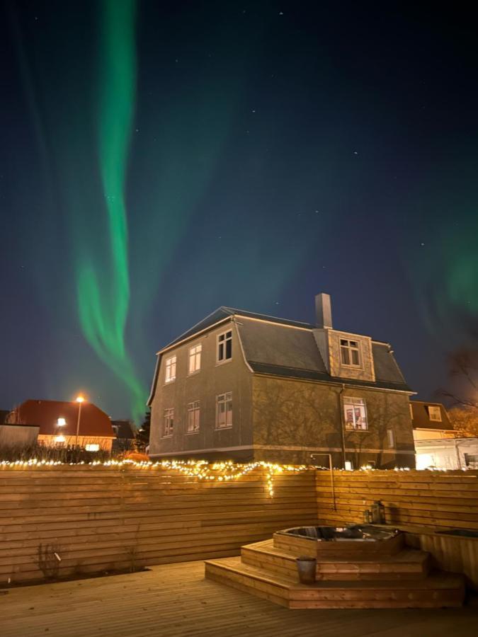 Lovely Studio Apartment With Hot Tub Reykjavík Esterno foto